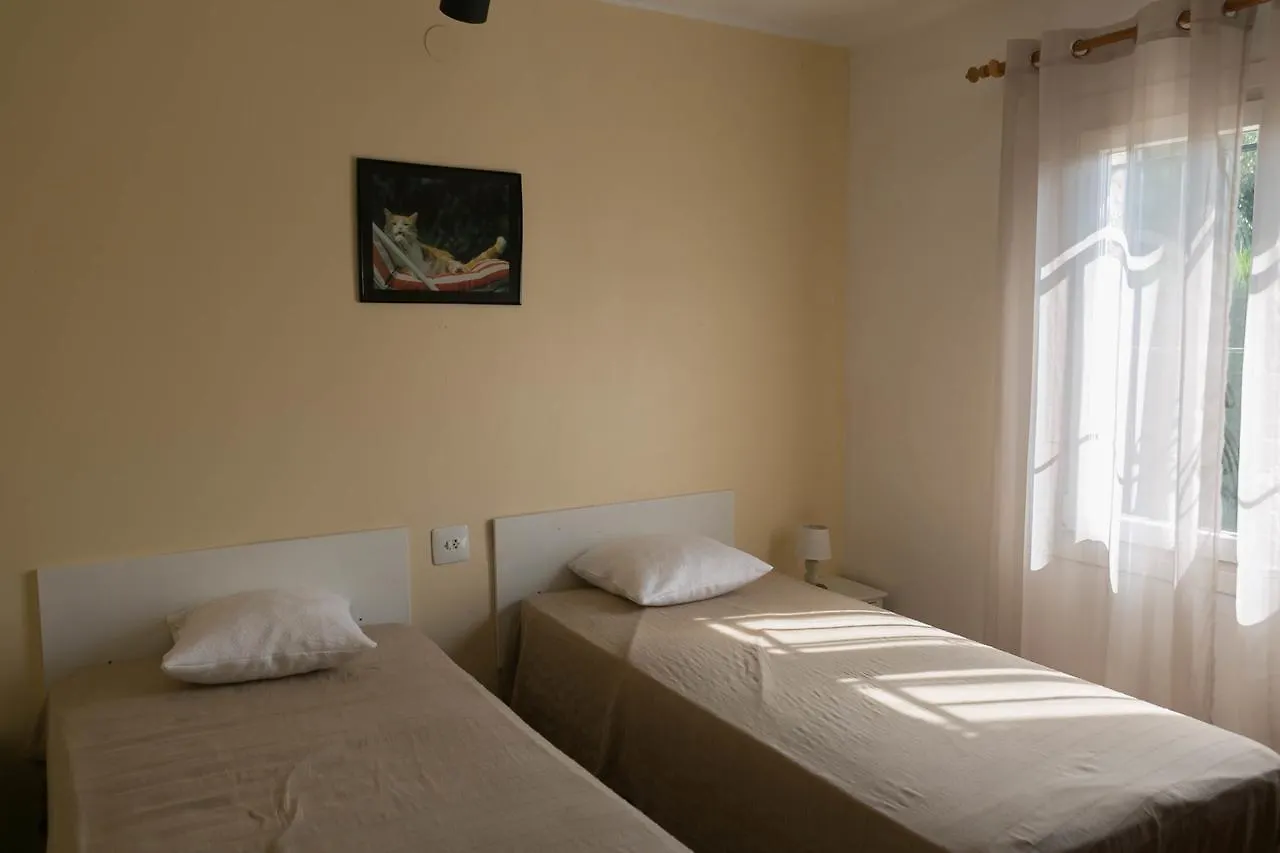 2 Bedroom Semi-Detached House In Urb. Torre Gran, L'Estartit. Great Garden And Community Pool Torroella de Montgrí