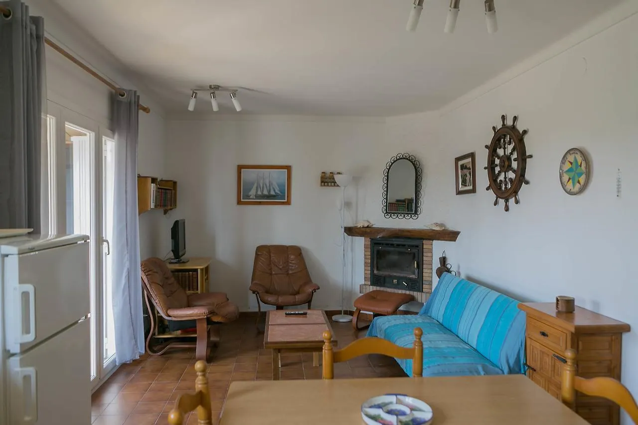 Apartmán 2 Bedroom Semi-Detached House In Urb. Torre Gran, L'Estartit. Great Garden And Community Pool Torroella de Montgrí