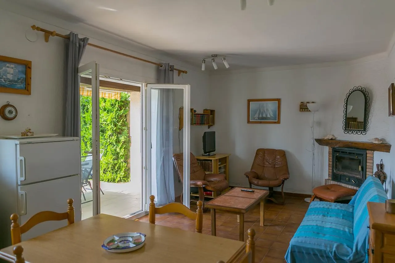 2 Bedroom Semi-Detached House In Urb. Torre Gran, L'Estartit. Great Garden And Community Pool Torroella de Montgrí Apartmán