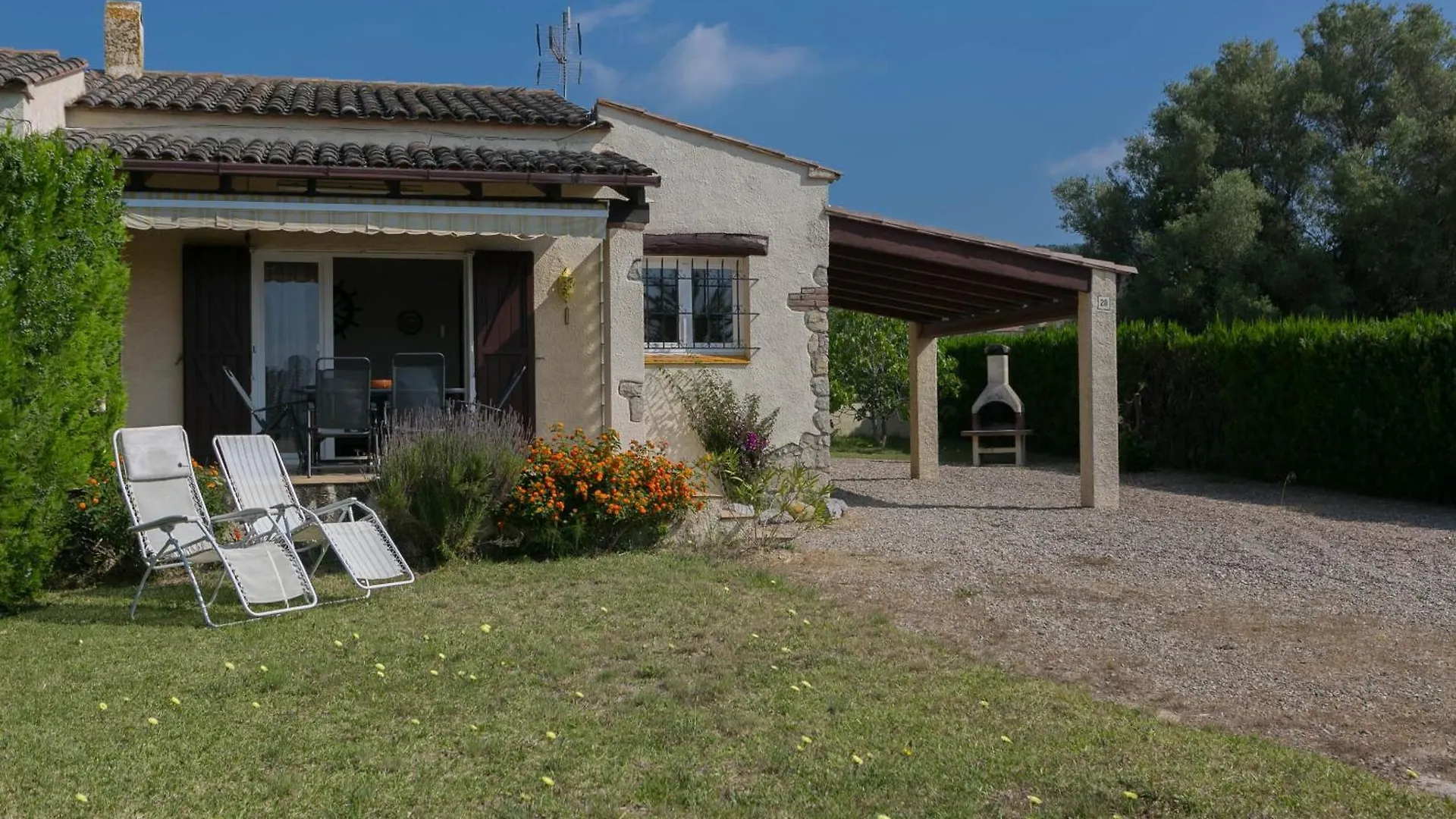 2 Bedroom Semi-Detached House In Urb. Torre Gran, L'Estartit. Great Garden And Community Pool Torroella de Montgrí